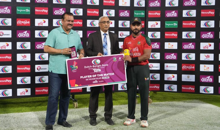 পাকিস্তানের বিপক্ষে জয়ে ক্রীড়া উপদেষ্টার অভিনন্দন