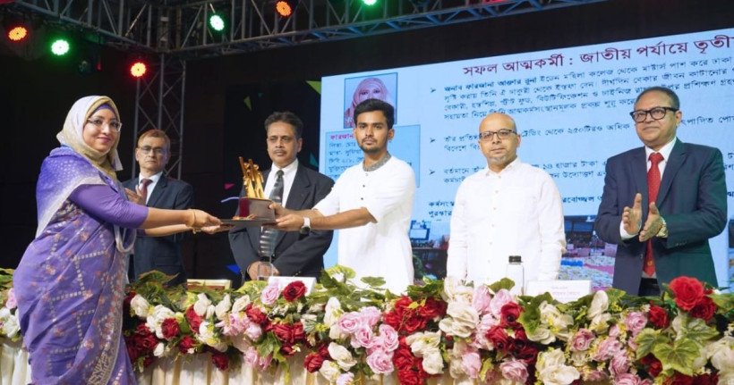 ১২ জন সফল আত্মকর্মী ও ৪ জন যুব সংগঠক পেল জাতীয় যুব পুরস্কার ২০২৫
