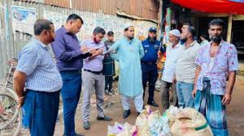 পলিথিনবিরোধী যৌথ অভিযানে ১৩ টন পলিথিন জব্দ, ৬ লক্ষাধিক টাকা জরিমানা