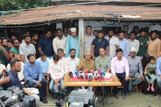 উত্তরা মাইলস্টোন স্কুল এন্ড কলেজ বিমান দুর্ঘটনায় শহীদ মাসুমা বেগম ছেলের দায়িত্ব নিলেন তারেক রহমান
