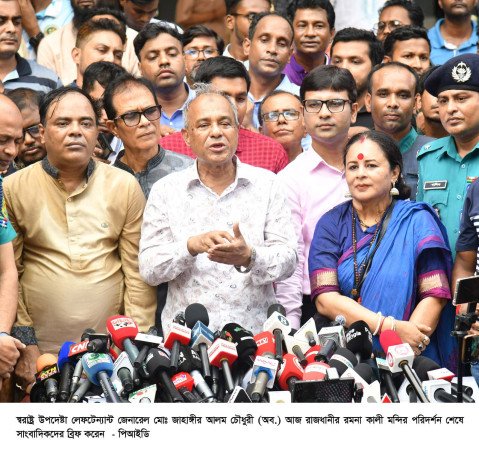 এবারের দুর্গাপূজা গতবারের চেয়েও উৎসবমুখর পরিবেশে অনুষ্ঠিত হবে - স্বরাষ্ট্র উপদেষ্টা