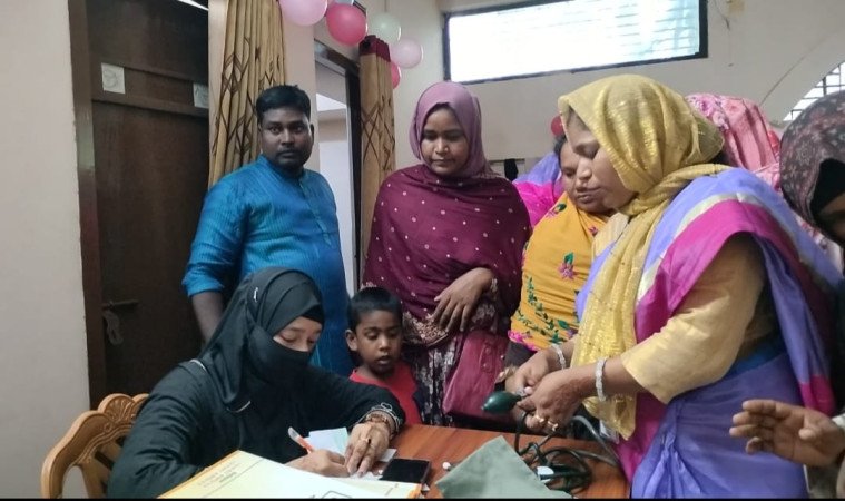 চাঁপাইনবাবগঞ্জে হক ক্লিনিক এ্যান্ড ডায়াগনস্টিক সেন্টারে ফ্রি মেডিকেল ক্যাম্প অনুষ্ঠিত