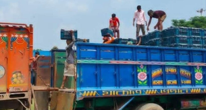 চাঁপাইনবাবগঞ্জের সোনামসজিদ স্থলবন্দর দিয়ে আবারও টমেটো আমদানি শুরু হয়েছে