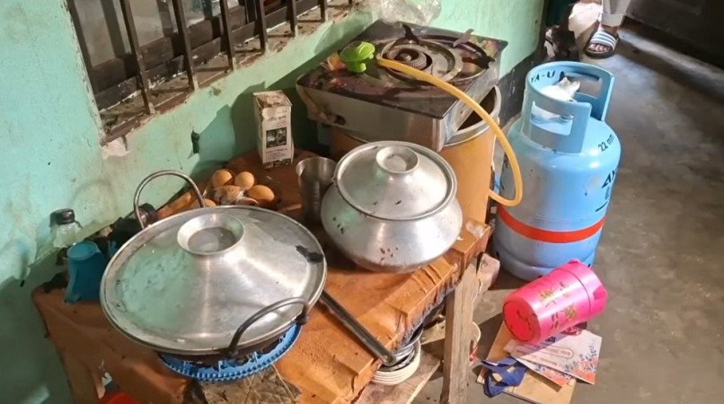 নারায়ণগঞ্জের সোনারগাঁয়ের কাচঁপুরে গ্যাস লিকেজ থেকে আগুনে বিস্ফোরণ। শিশুসহ একই পরিবারের দগ্ধ ৫