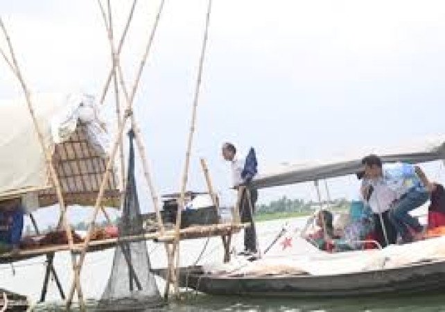 মৎস্য উপদেষ্টার নদী পরিদর্শন; অবৈধ জাল ব্যবহার করায় ৫ জেলের কারাদণ্ড