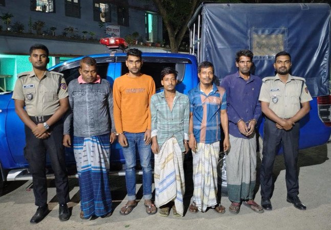 চাঁপাইনবাবগঞ্জে মাদকদ্রব্য নিয়ন্ত্রণ অধিদপ্তরের অভিযানে ৫ জন আটক, কারাদণ্ড