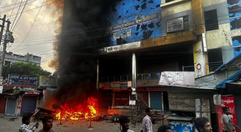 বোয়ালমারীতে বিএনপির দুই পক্ষের সংঘর্ষে আগুন–ভাঙচুর, আহত ২৫