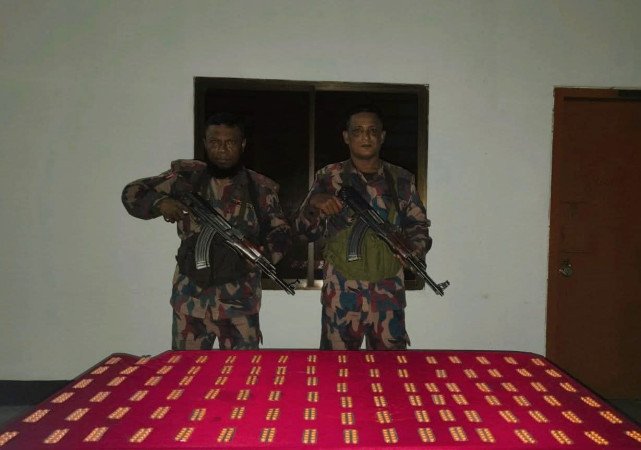 বেনাপোলে বিজিবির অভিযানে মাদক সহ অবৈধ মালামাল উদ্ধার