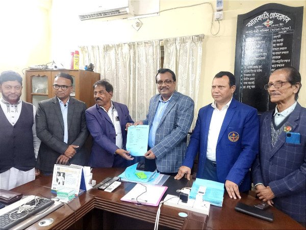 উৎসবমুখর পরিবেশে ঝালকাঠি প্রেসক্লাবের মনোনয়নপত্র দাখিল