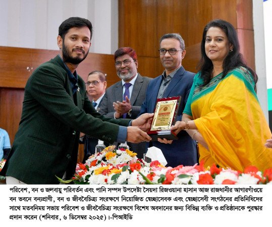 জলবায়ু পরিবর্তনে নারীর উদ্ভাবনী উদ্যোগেই ঘুরে দাঁড়াচ্ছে পরিবার ও অর্থনীতি — পরিবেশ উপদেষ্টা