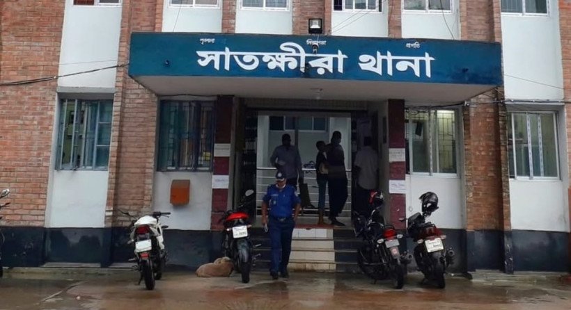 টিকটক করতে বাধা দেওয়ায় সাতক্ষীরায় গৃহবধূর আত্মহত্যা, মৃত্যু ঘিরে নানা গুঞ্জন