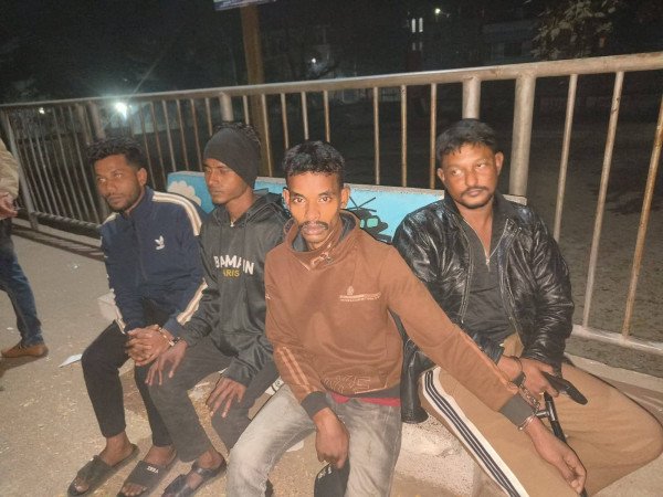 খুলনায় শীর্ষ সন্ত্রাসী টুন্ডা শামীমসহ গ্রেফতার ৪