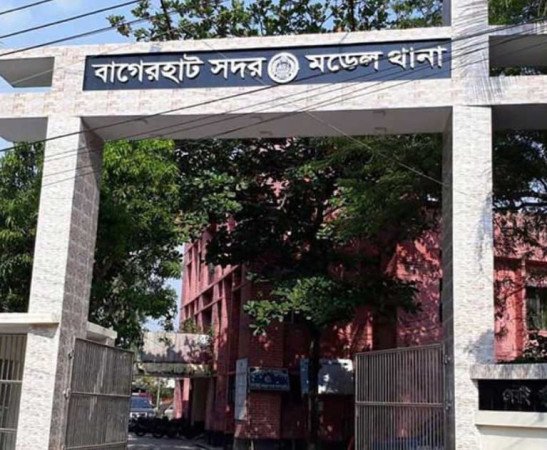 সৌচাগার থে‌কে  গৃহবধূর গলাকাটা মরদেহ উদ্ধার