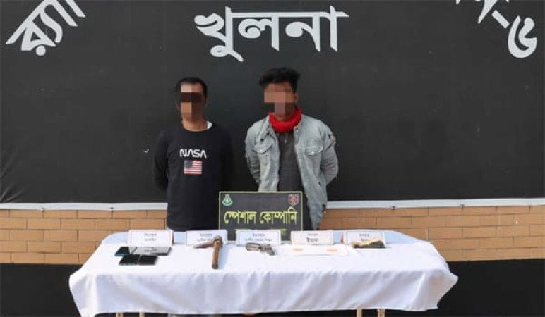 খুলনায় জোড়া খুনের মামলায় মাদক অস্ত্র সহ গ্রেফতার ২