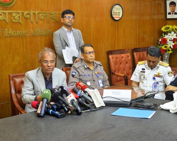 নির্বাচনি প্রচারণাকালে অনাকাঙ্ক্ষিত ঘটনা রোধে  আইনশৃঙ্খলা বাহিনীকে সর্তক থাকার নির্দেশ স্বরাষ্ট্র উপদেষ্টার