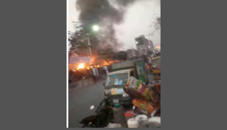 উত্তরার কাঁচাবাজারে ভয়াবহ অগ্নিকাণ্ড, আগুন নেভাতে ফায়ার সার্ভিসের ৫ ইউনিট