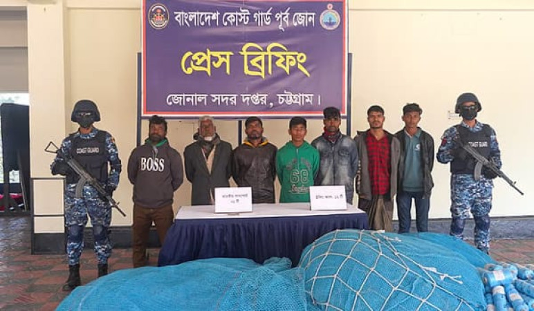 কোস্টগার্ডের অভিযান ট্রলিং জাল উদ্ধার ; ভারতীয় নাগরিক সহ আটক ৭