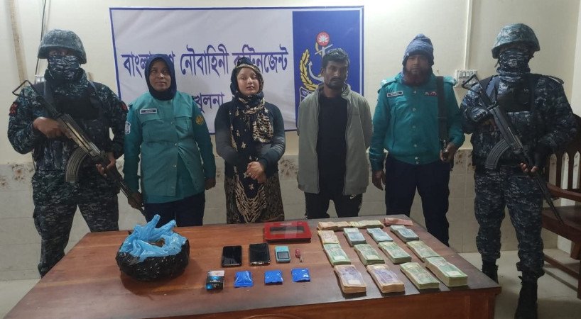 খুলনায় যৌথ অভিযানে মাদক, অস্ত্র ও নগদ অর্থ সহ দম্পতি দম্পতি আটক