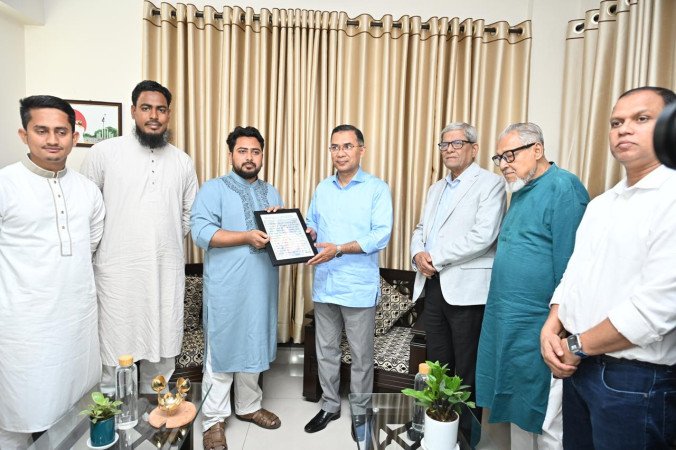 সংখ্যাগরিষ্ঠতা অর্জনের পর সৌজন্য সফর: জামায়াত আমির ও এনসিপি আহ্বায়কের বাসায় তারেক রহমান