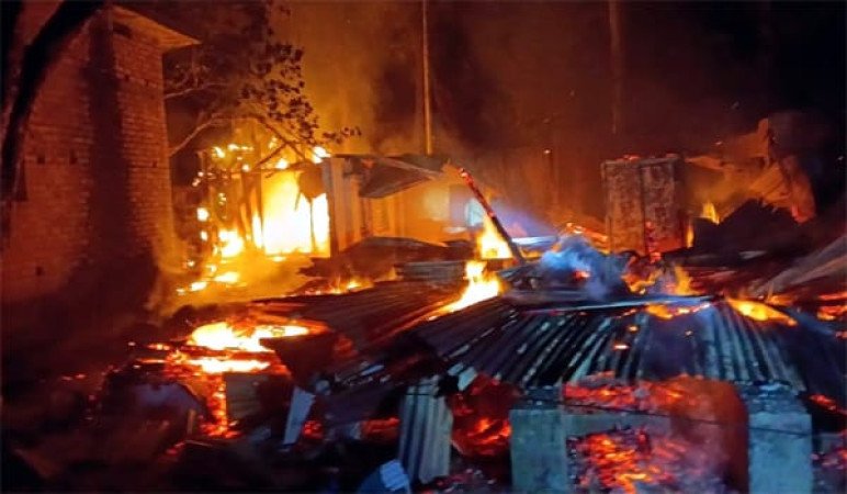 বাগেরহাটে যুবদল নেতার বসতবাড়িতে আগুন, আধিপত্য বিরোধে হিংসা