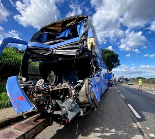 ব্রাজিলে ভয়াবহ বাস দুর্ঘটনা: নিহত ৬, আহত শতাধিক! জাতীয় মহাসড়কে শোকের ছায়া