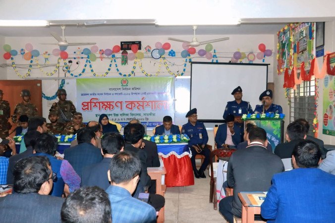 সাতক্ষীরায় নির্বাচন ও গণভোট উপলক্ষে ভোটগ্রহণকারী কর্মকর্তাদের প্রশিক্ষণ