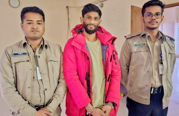 ভাঙ্গুড়ায় ১০ কেজি গাজা ও নগদ অর্থ সহ ১ মাদক কারবারি গ্রেফতার