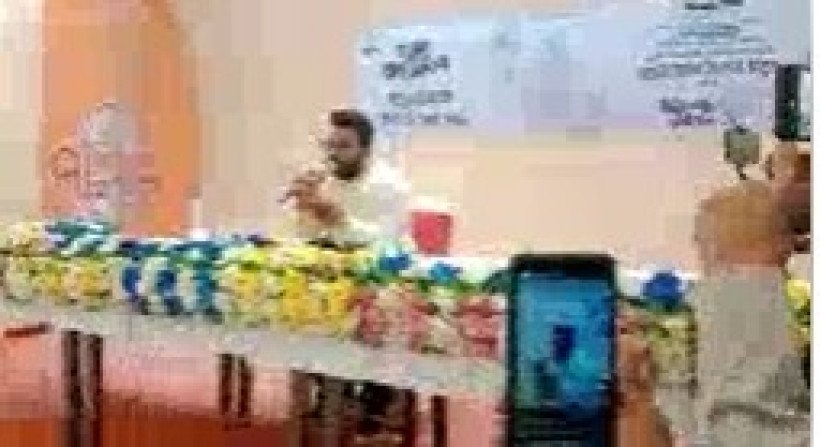 সাংবাদিকদের সঙ্গে মতবিনিময় সভা করলেন বিএনপি প্রার্থী আজহারুল ইসলাম মান্নানের ছেলে সজিব