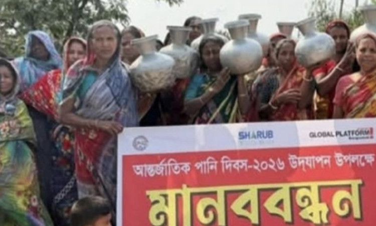 শ্যামনগরে ব্যতিক্রমী কলসবন্ধন, সুপেয় পানির দাবিতে মানববন্ধন