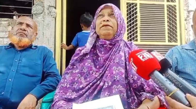 সোনারগাঁয়ে এক গৃহবধুর অদ্ভুতকান্ড পরকীয়ার টানে স্বামীকে তালাক, বিয়ের পর পুনরায় প্রথম স্বামীর বাড়িতে হামলা