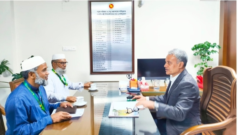 চাঁপাইনবাবগঞ্জে রহনপুর–ঢাকা রুটে আন্তঃনগর ট্রেনের দাবিতে মন্ত্রীর সাথে এমপির সাক্ষাৎ