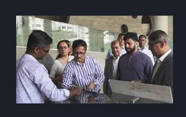 মুক্তিযুদ্ধ জাদুঘর পরিদর্শন করলেন মুক্তিযুদ্ধ বিষয়ক মন্ত্রী