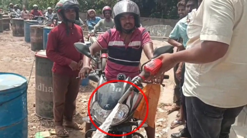 তেল ফেলে ভাইরাল! দায় এড়াবে কে?