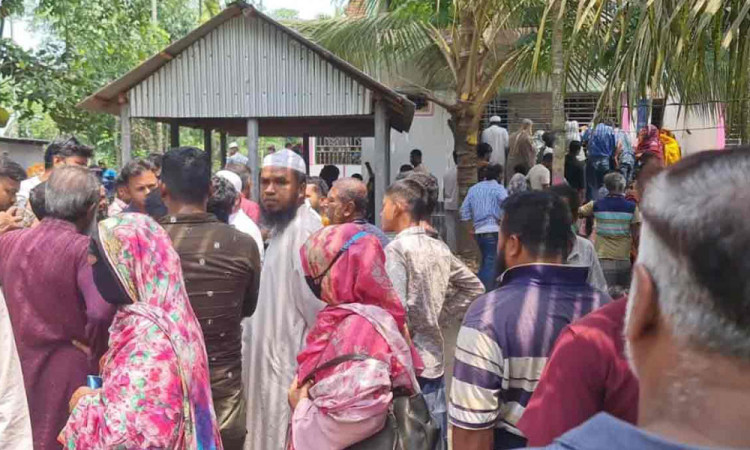 ​কাপাসিয়ায় নিথর ৫ দেহ: ঘাতক কি তবে আপনজনই?