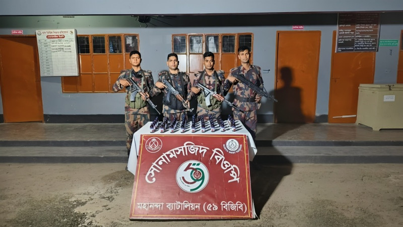 মহানন্দা ব্যাটালিয়নের অভিযানে মাদক ও ভারতীয় মোবাইল ফোন জব্দ