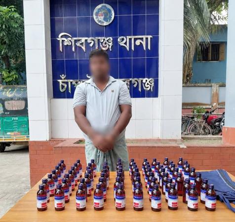 শিবগঞ্জে ৬৯ বোতল এস্কাফ সিরাপসহ গ্রেপ্তার ১