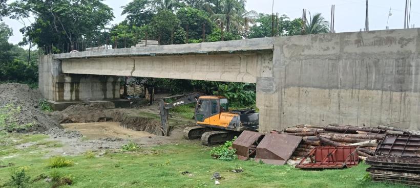 খাল নেই, রাস্তা নেই—গঙ্গামতিতে আড়াই কোটি টাকার গার্ডার সেতু নির্মাণ