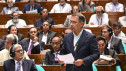সংকটের আবর্তে প্রথম ১০০ দিন: প্রত্যাশার চাপ ও ভঙ্গুর অর্থনীতি সামলানোর চ্যালেঞ্জে নতুন সরকার